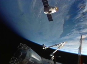 Dragon arriving at ISS